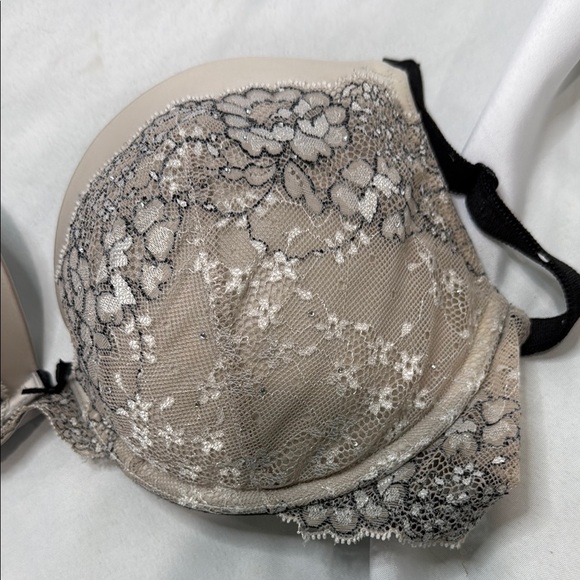 Victoria’s Secret, Dream Angels, Lace Underwire Bra - Cream & Black, 36DD - Picture 8 of 16